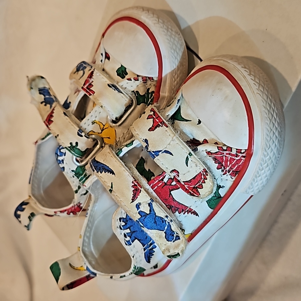 Converse Size 4 Dinoverse Shoe